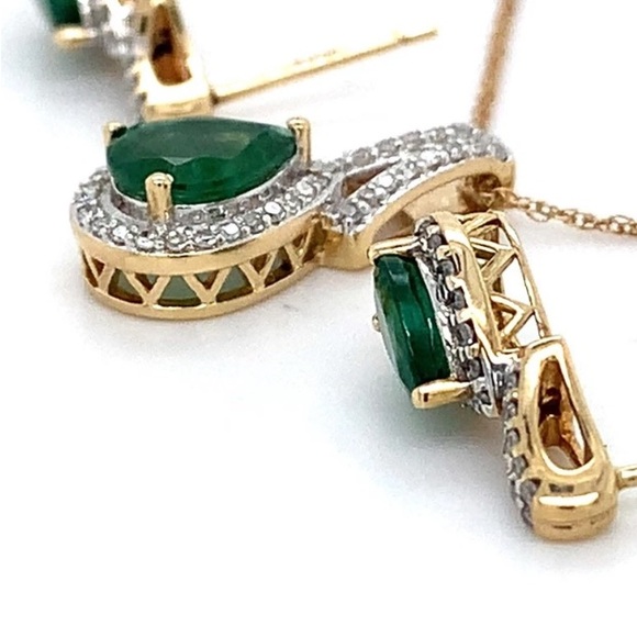 Stunning 10K YG Emerald & Diamond Earrings & Matching Pendant Necklace Set 18” - Picture 5 of 11